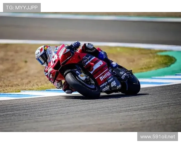 萨卡 vs 马赫雷斯:边路技术风格与进攻参与度差异 萨卡 vs 马赫雷斯:边路技术风格与进攻参与度差异